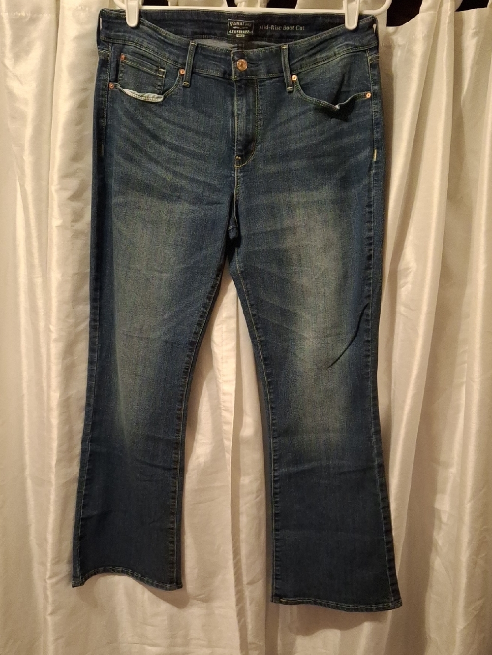 Signature Women’s Boot Cut Jeans in Medium Blue Wash